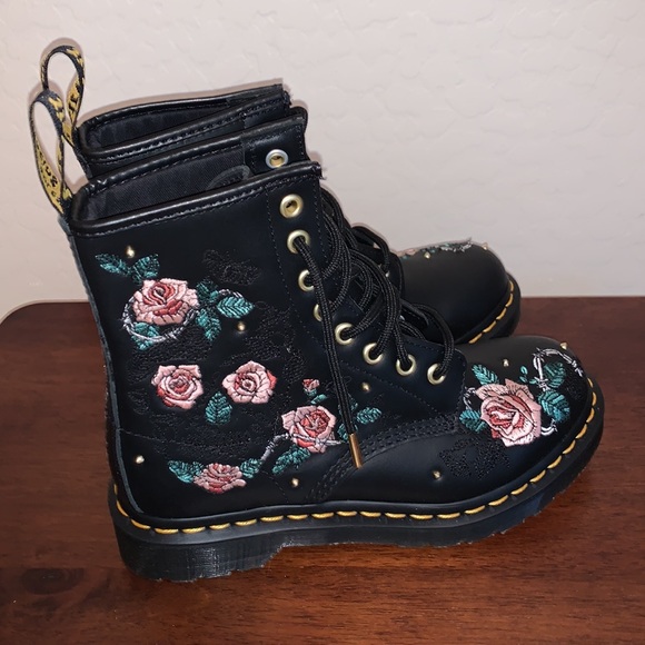 DR MARTENS BRAND NEW & GORGEOUS SIZE 5 1490 VONDA CHAIN FLORAL BOOTS - Picture 3 of 11